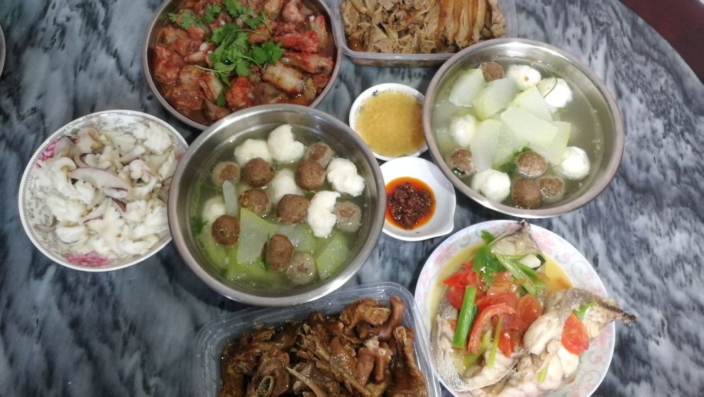 初二回娘家，爸妈备上一桌好饭菜，迎接女儿回家拜年，真幸福