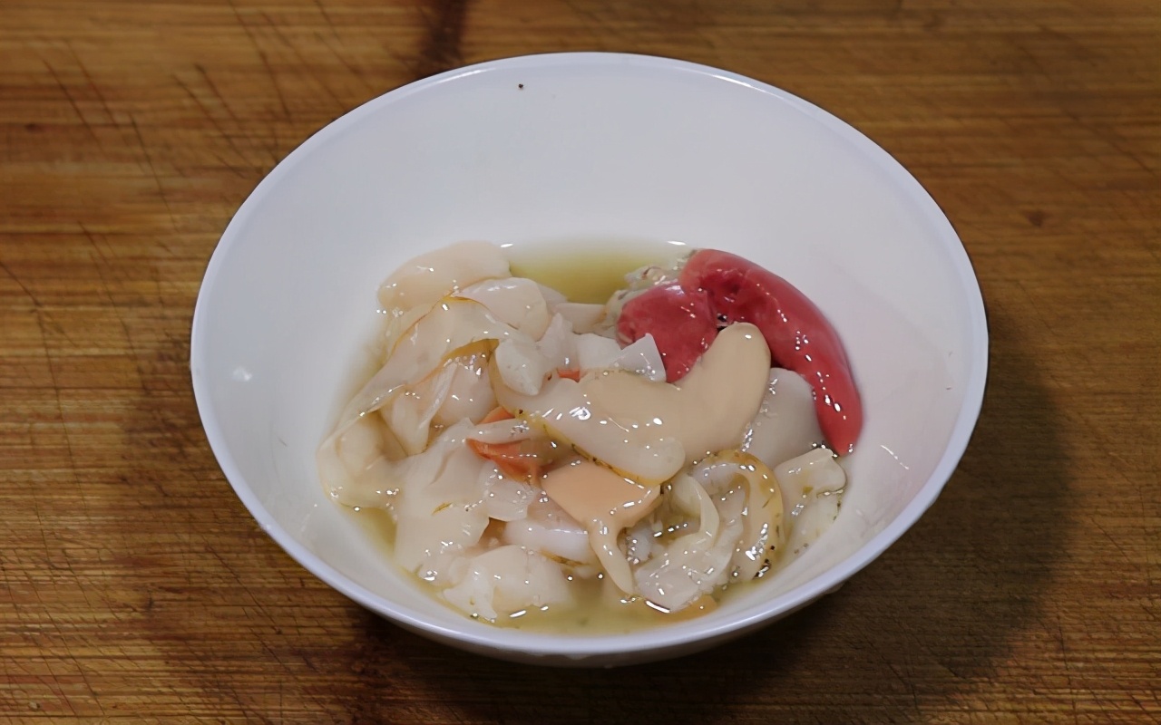 粉丝蒸扇贝蒜蓉做法（教你做道高颜值的拿手菜）