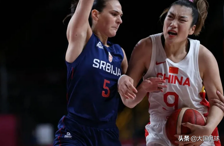 女篮进八强赛后采访姚明（中国女篮出局姚明最新表态，苏群开骂！关照东道主太明显了）