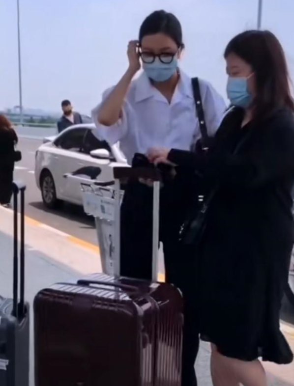 张一山三年绯闻终有实锤，和宋妍霏的暧昧里，孟美岐还曾帮忙垫背