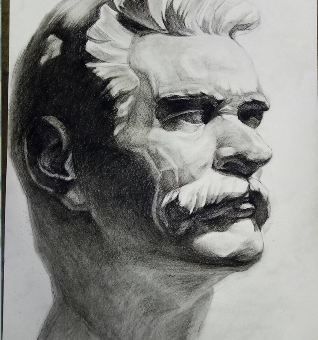 如果你觉得女人很冷漠,不妨读下高尔基的语录,他道出了更冷漠的