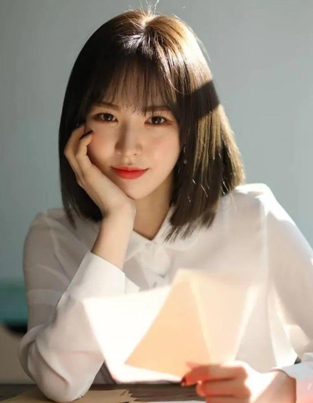 长脸女生短发发型(10款长脸适合的短发,彰显独特的女人韵味)