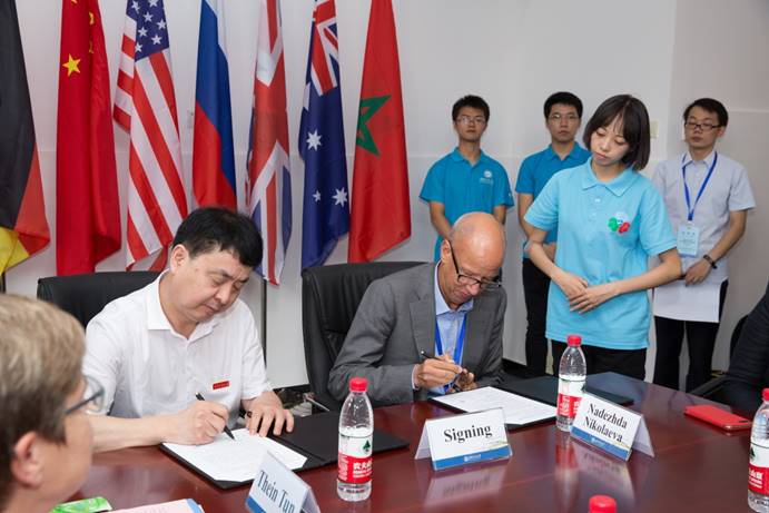 英、美、法、澳等多国专家学者抵达湖北，纷纷与这所大学建立合作