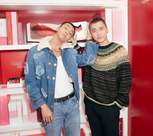 互摸寸头的兄弟情,陈伟霆和李易峰逗趣有爱