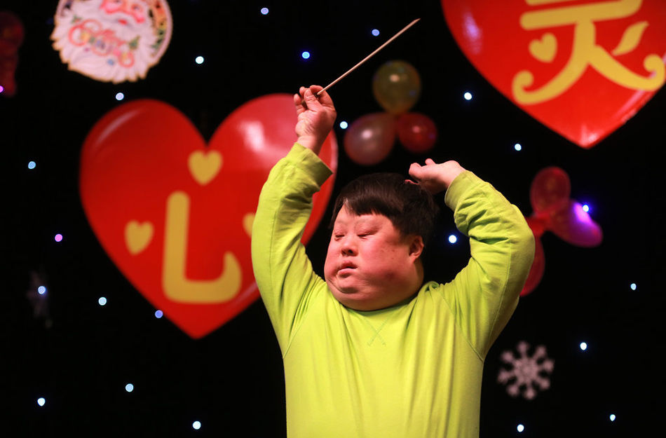 “天才指挥家”胡一舟：身患唐氏综合征，19岁凭音乐天赋一举成名