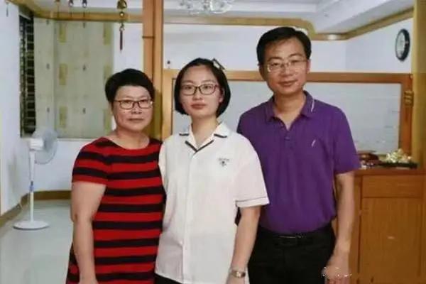 她是史上最贵高考状元，拿下100万奖学金，从此改变家庭命运！