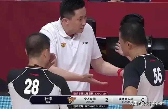 cba裁判为什么不专业(CBA：裁判“乱象”几时休？)