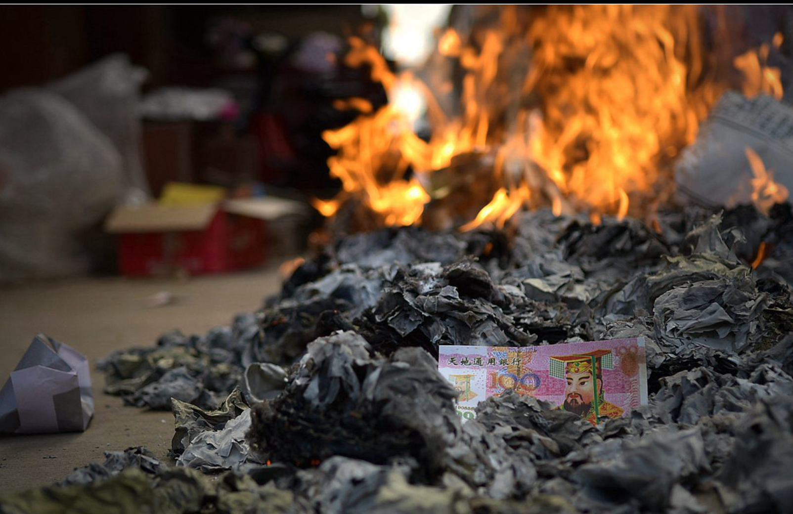 中元节需要祭祖，有些人可千万别去上坟，不去并不代表不孝顺