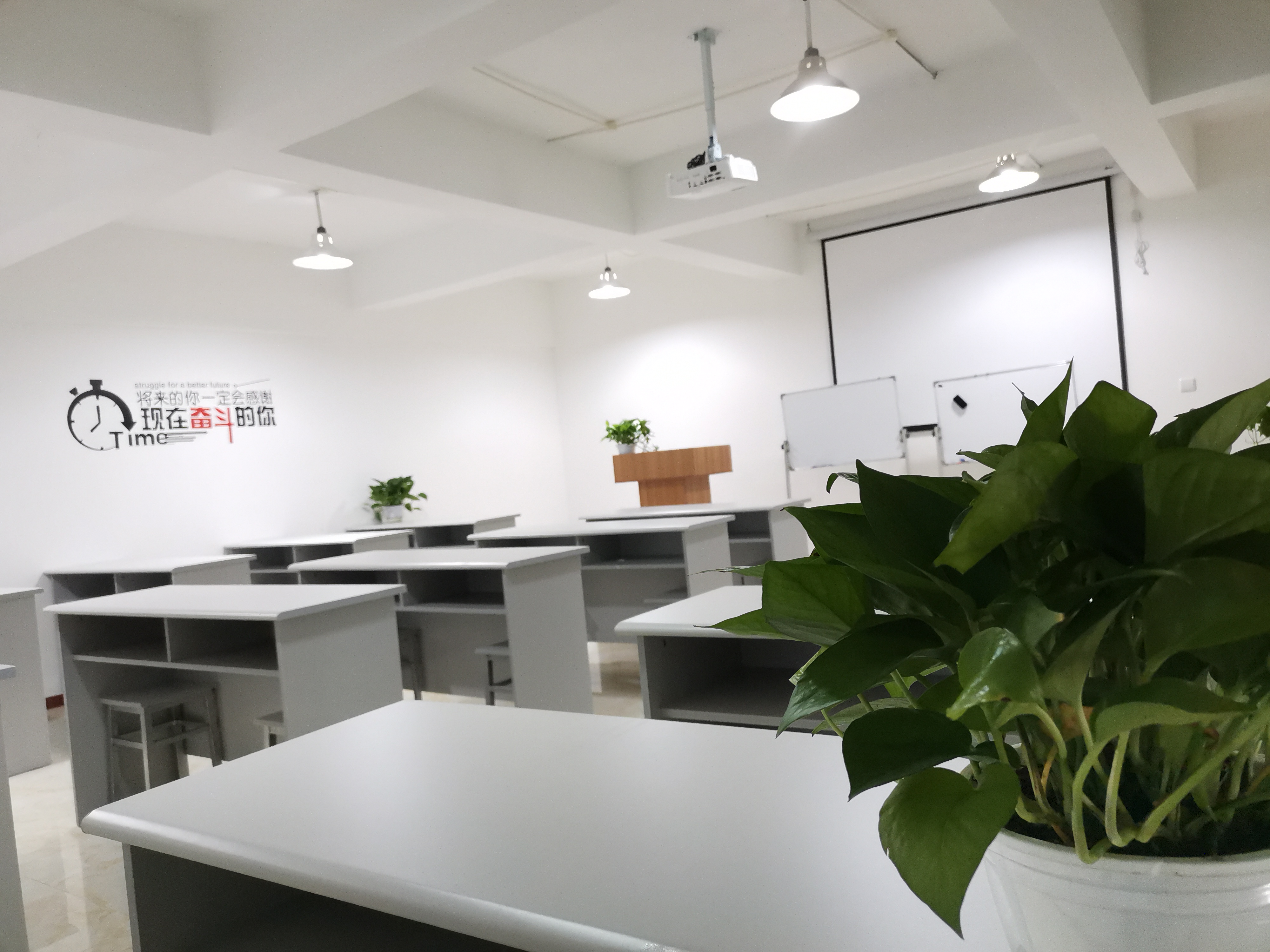 高中生找计算机技能培训学校，为什么都选重庆大学城北大青鸟