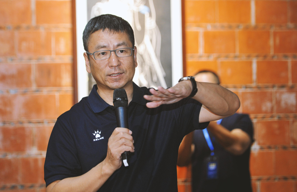 北大教授：为何骂“白岩松”崇拜权贵、崇洋媚外？是被儿子坑的吗