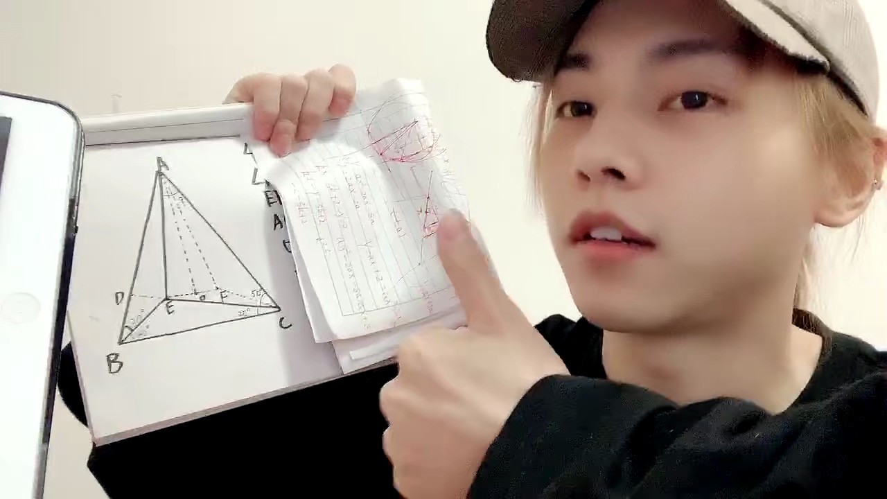 22岁发原创专辑，23岁选秀出道，理科生歌手周锐，却因网课上热搜