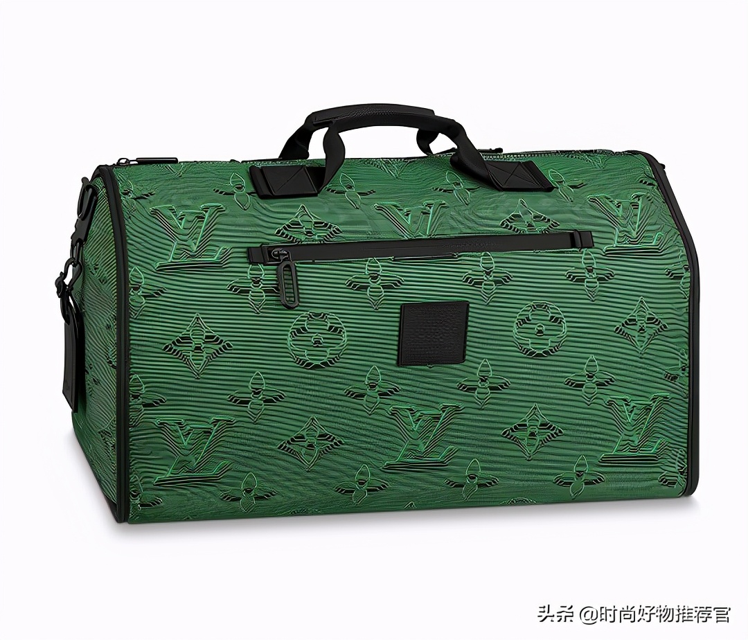 LV新包 </p><p>　　 未来科技与极限运动，假想30年后的穿搭风格