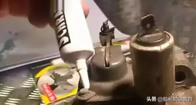 技能文：螺丝断孔里了，怎么取？