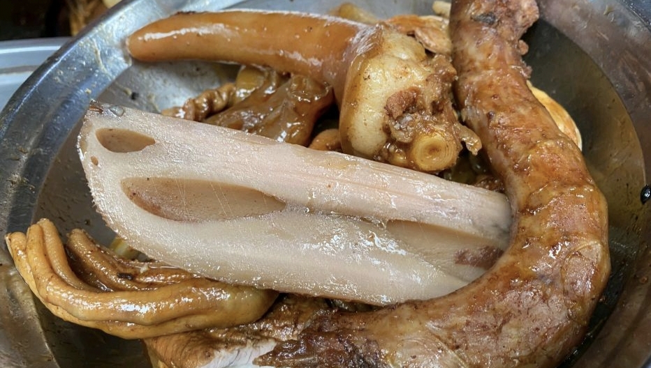 武汉这家夫妻卤菜店，风味十足花样多，一天500斤不够卖