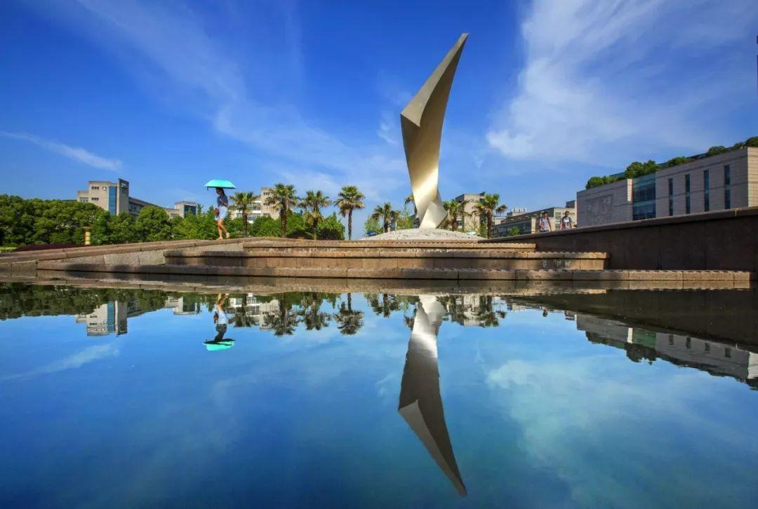 朱珠的母校北京工商大学，强过上海对外经贸大学、浙江财经大学吗