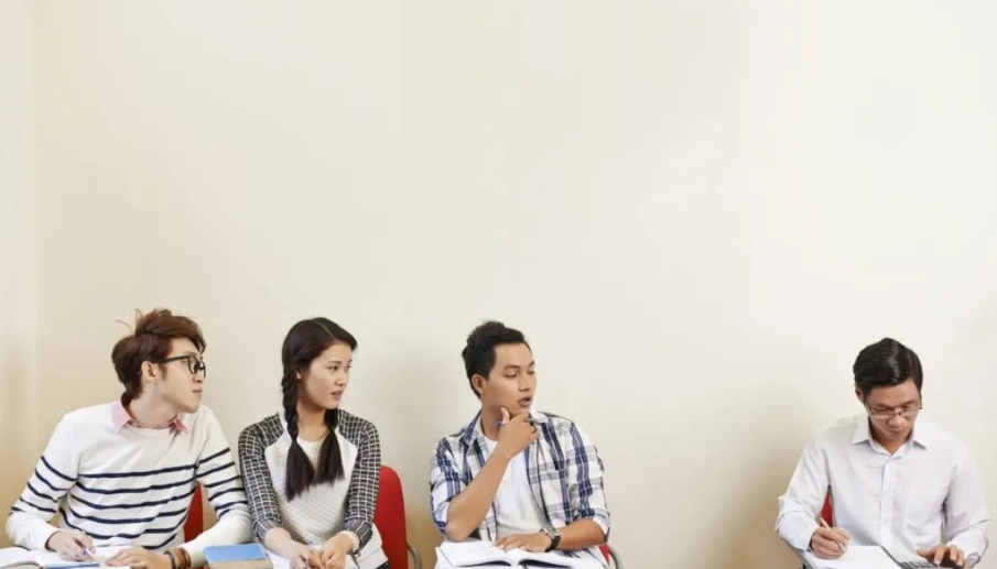 新生即将踏入大学校园，自我介绍很重要，社恐的学子看过来