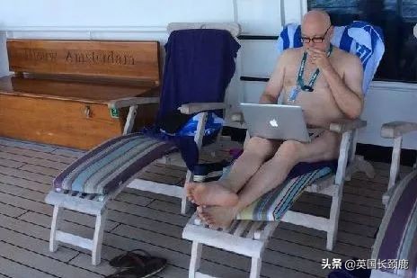 全部脱掉！英国赤裸主义兴起，以后再也不用洗衣服了？