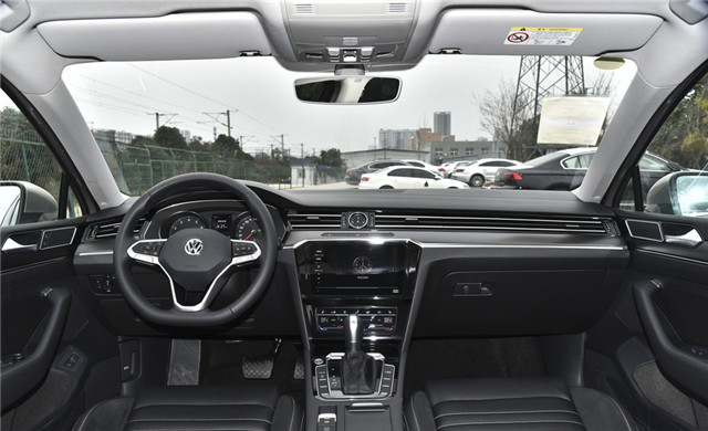 外观沉稳大气，后排空间宽敞，实拍体验大众迈腾330TSI DSG 领先型