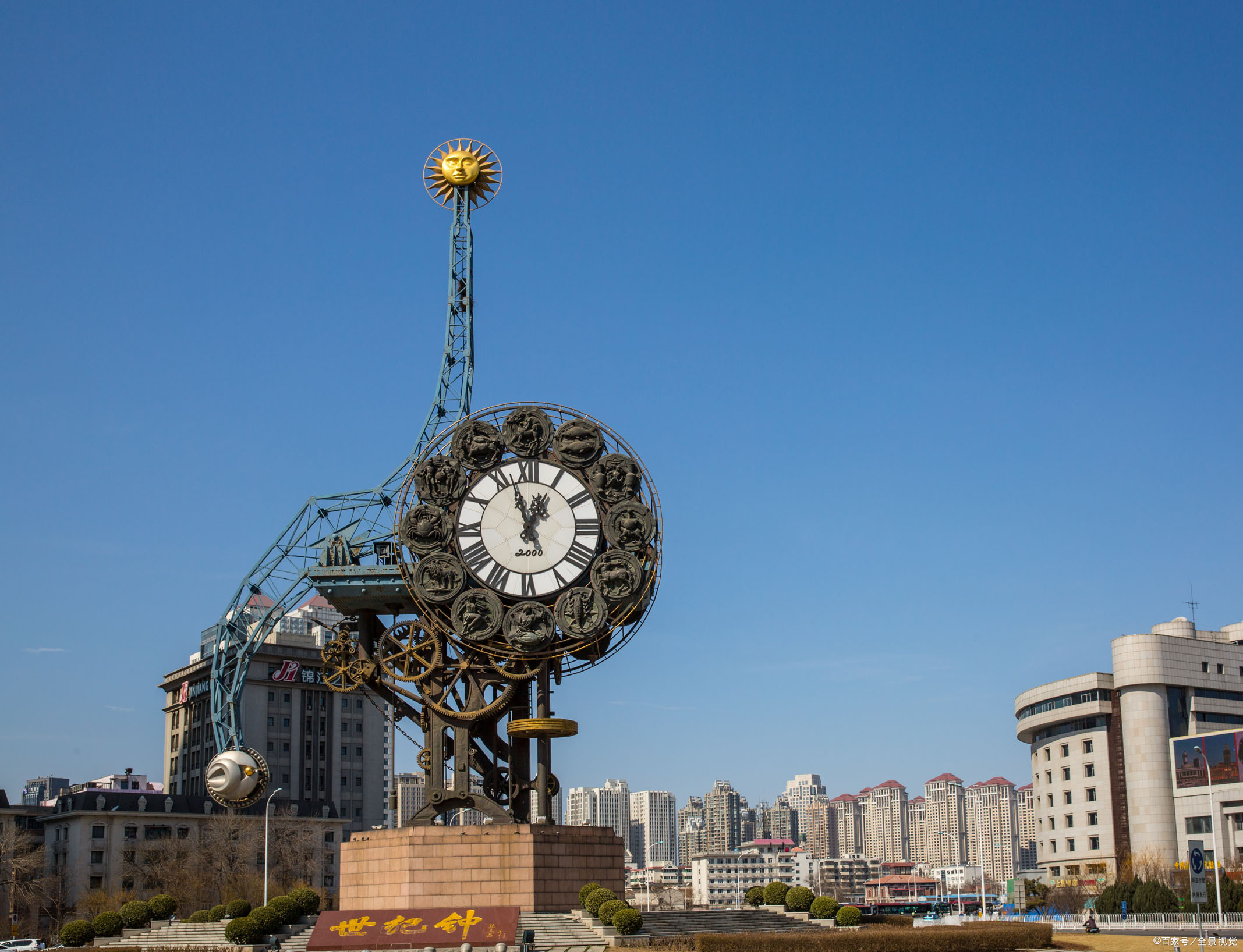 世纪钟,位于天津火车站正前方,将古典与现代,外来与