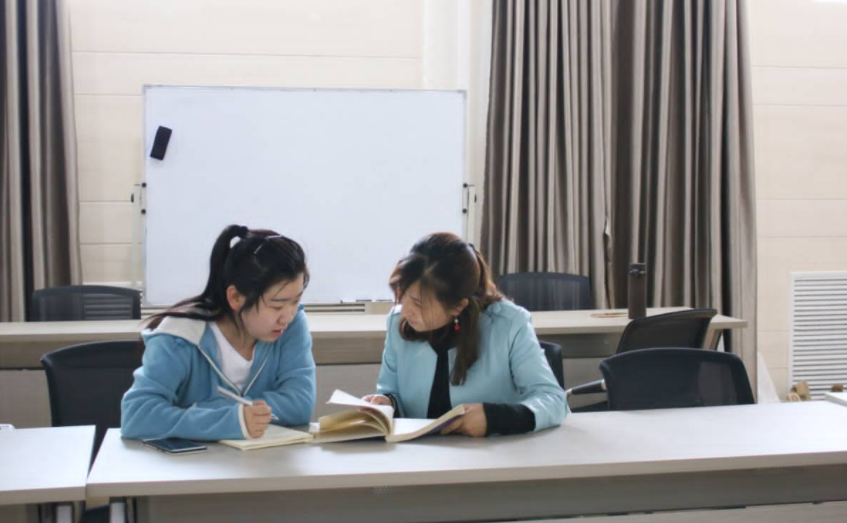 大一新生已经开学，而四川多所学校还在招生，超过130分就能报