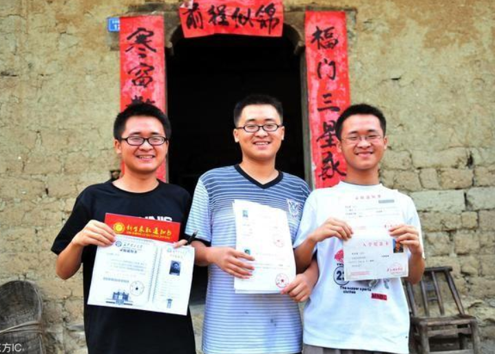 寒门难出贵子？高考状元“家庭背景”曝光，家庭实力讽刺又现实