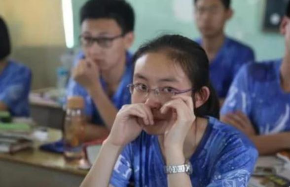 四川理科状元遭群嘲，高考663分仍坚持复读，今年分数引众人不满