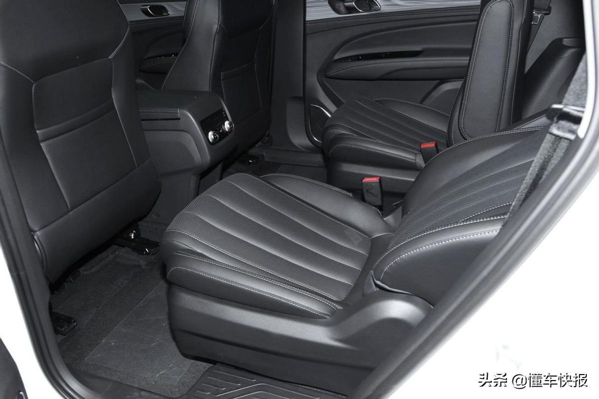 20万左右落地的2.0T中大型SUV，解析福特领裕铂领型