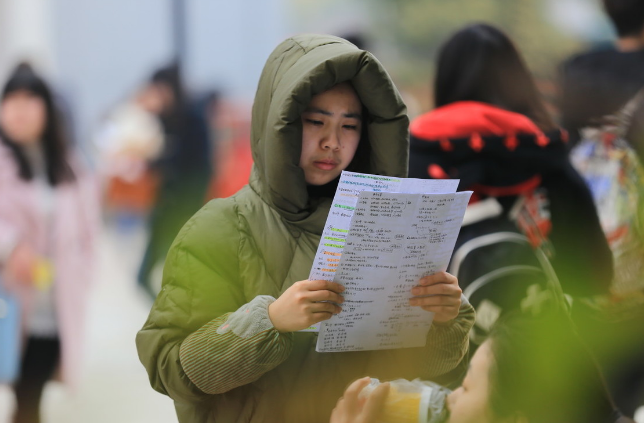 公务员待遇“新变化”？绩效奖金或面临调整，部分地区已实行