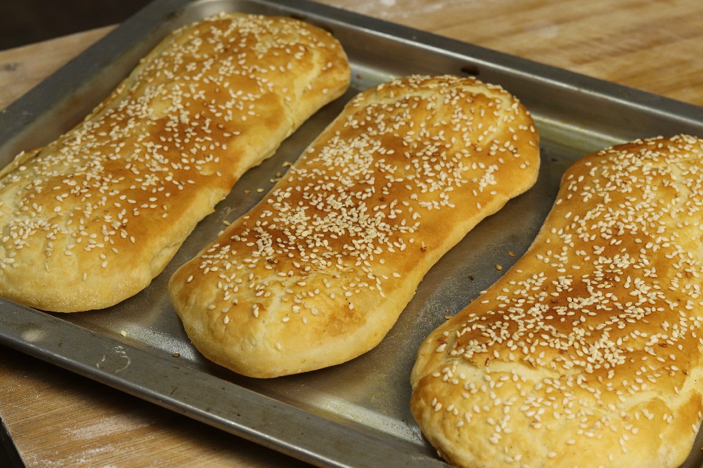 烧饼怎么做又香又脆(只需掌握好窍门个个焦香酥脆)