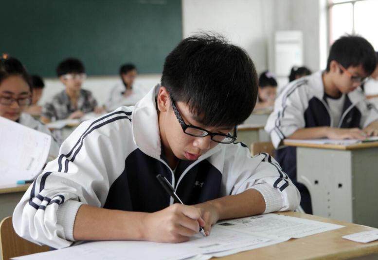 初中生标准身高表出炉,不达标的学生占多数,你拖后腿了吗?