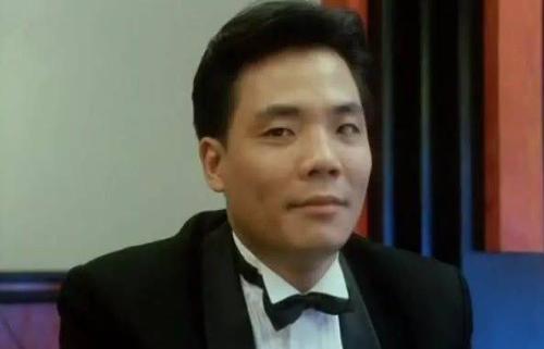 程东香港电影界重要的甘草演员,形象别具一格,扮演怪异信手拈来