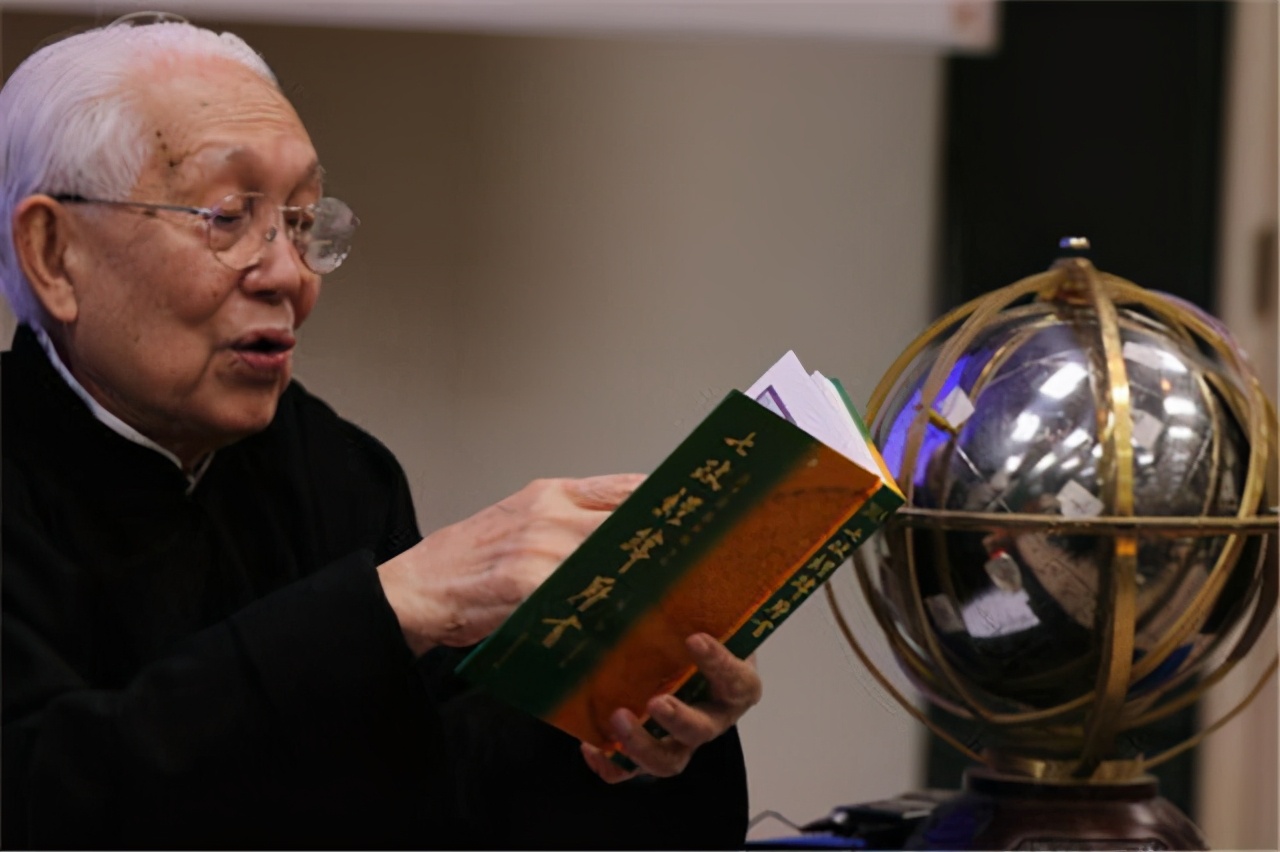 第一风水师蔡伯励，为霍英东选坟，一句话让李嘉诚掏200万