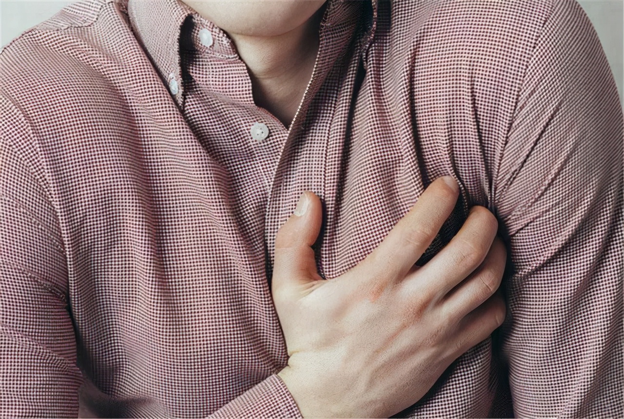 胸口总是隐隐作痛,说明结节或许已经成长到了一定的程度,对肺部周围
