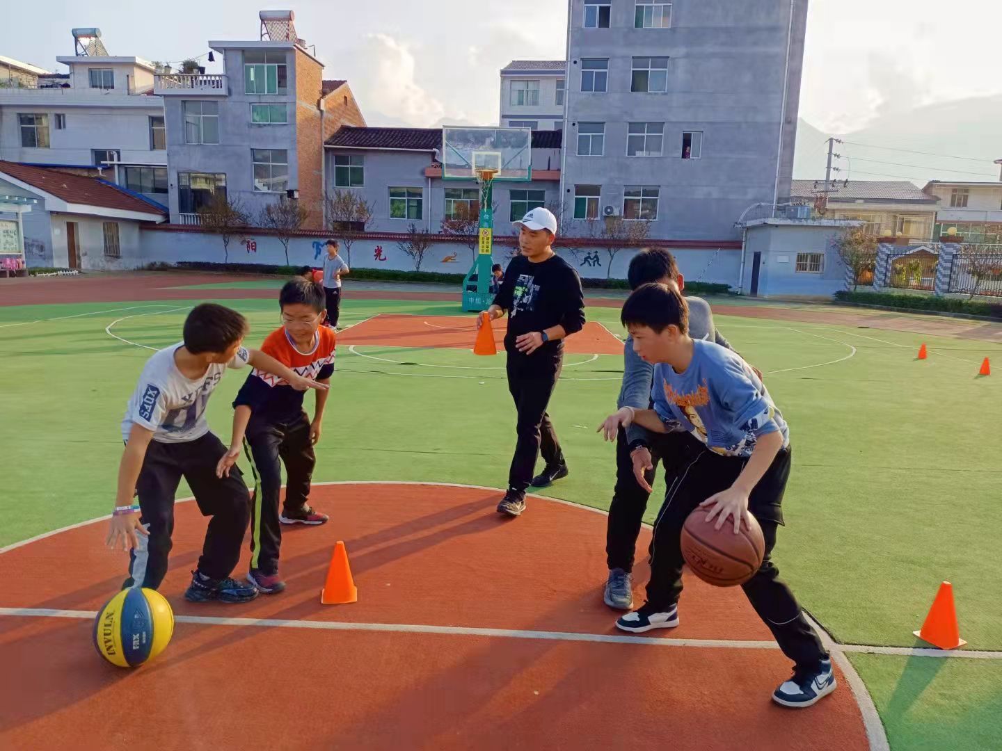 汉阴县平梁镇中心小学：“绳彩”飞扬(图6)