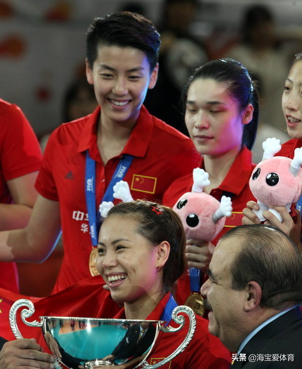 八一女排世界杯夺冠回放(巅峰回顾：2015年女排世界杯夺冠成为中国女排里约奥运会奠基石)