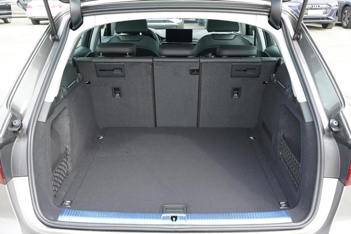 奥迪亮出底牌，2.0T爆发252马力，5门5座旅行车，纯进口仅43.38万