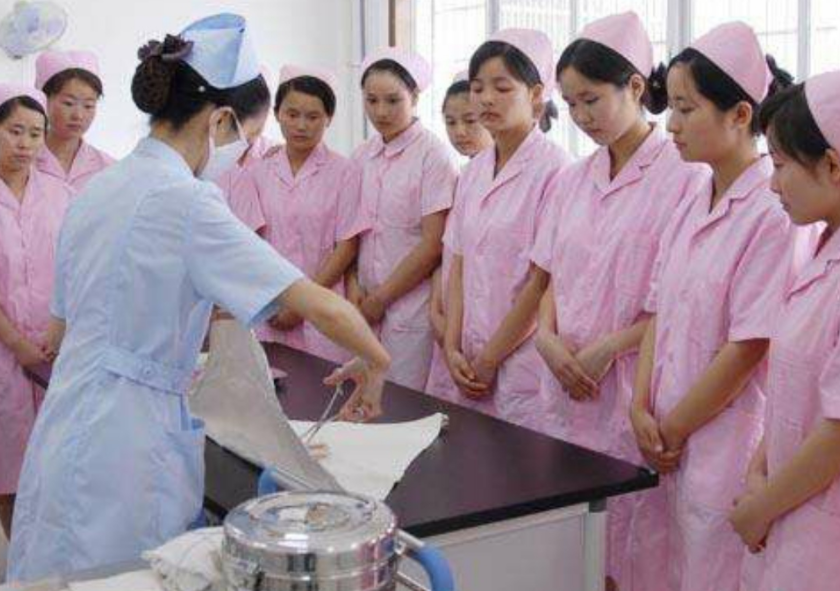 贵州新增一所大学首届招生遇冷，不怪学生不愿报，名字起得太随意