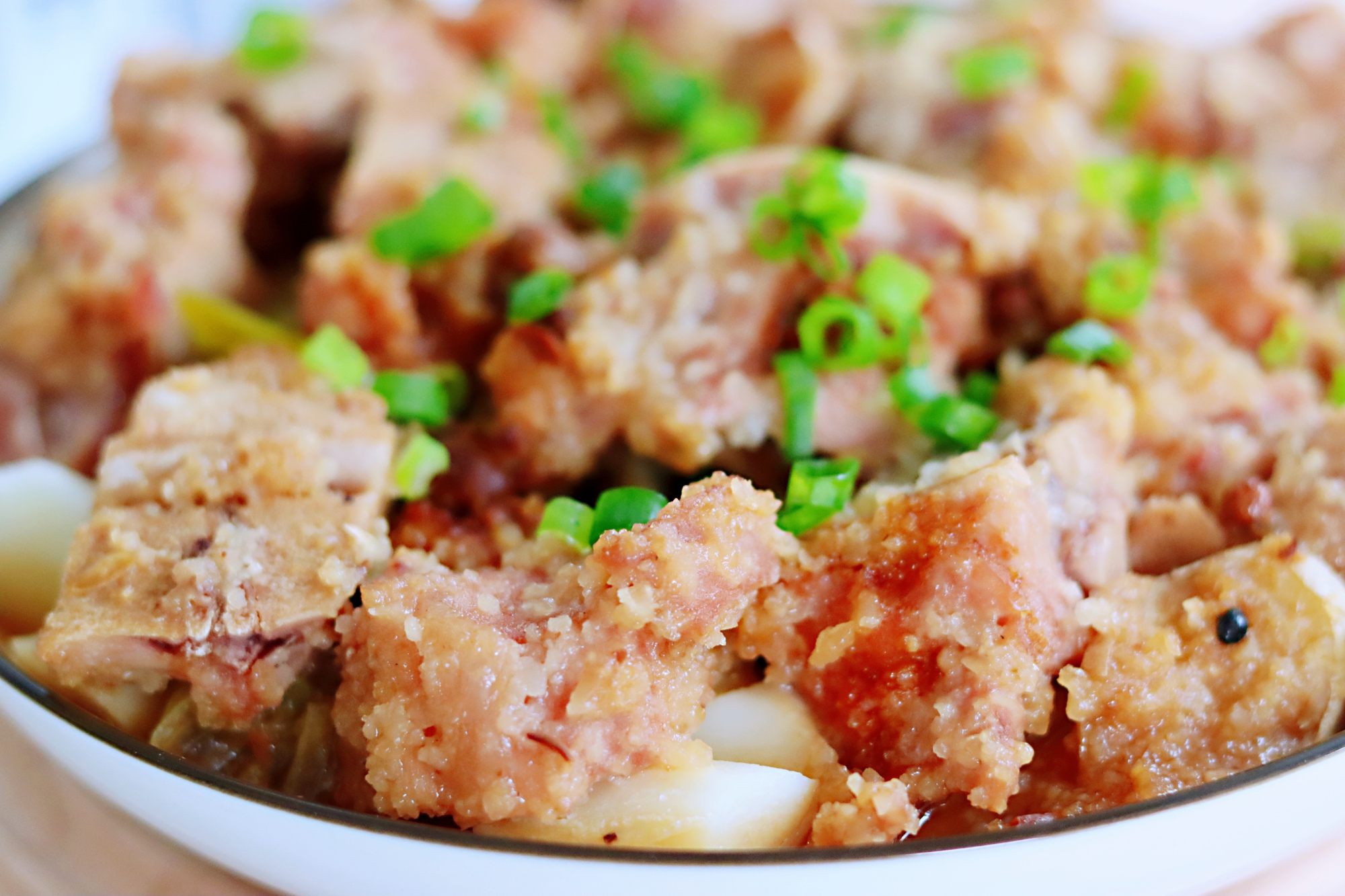 【粉蒸排骨】做法步骤图 肉质滑嫩多汁 好吃不上火-起舞食谱网