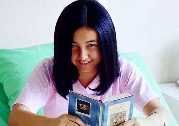 童星张子枫艺考现场照曝光！在老家河南考试，网友：看来是个学霸