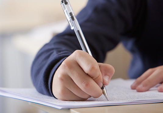 人民日报推荐的高考满分作文《我愿意》，辞藻华丽，满分当之无愧