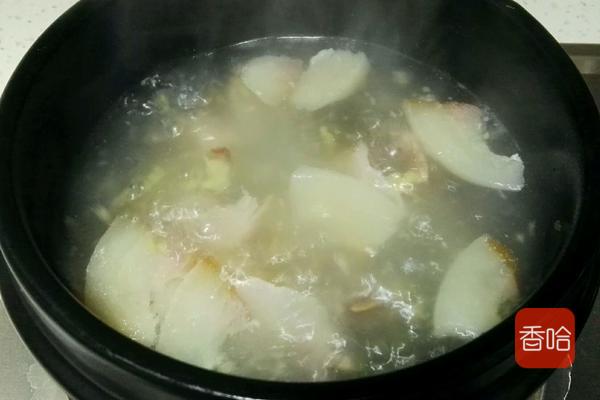 河蚌最好吃的做法，炖之前多做这一步，肉不老也不腥，非常下饭