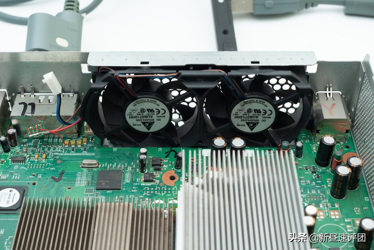 XBOX360拆解修复：我在厨房解决了万年诟病的三红问题