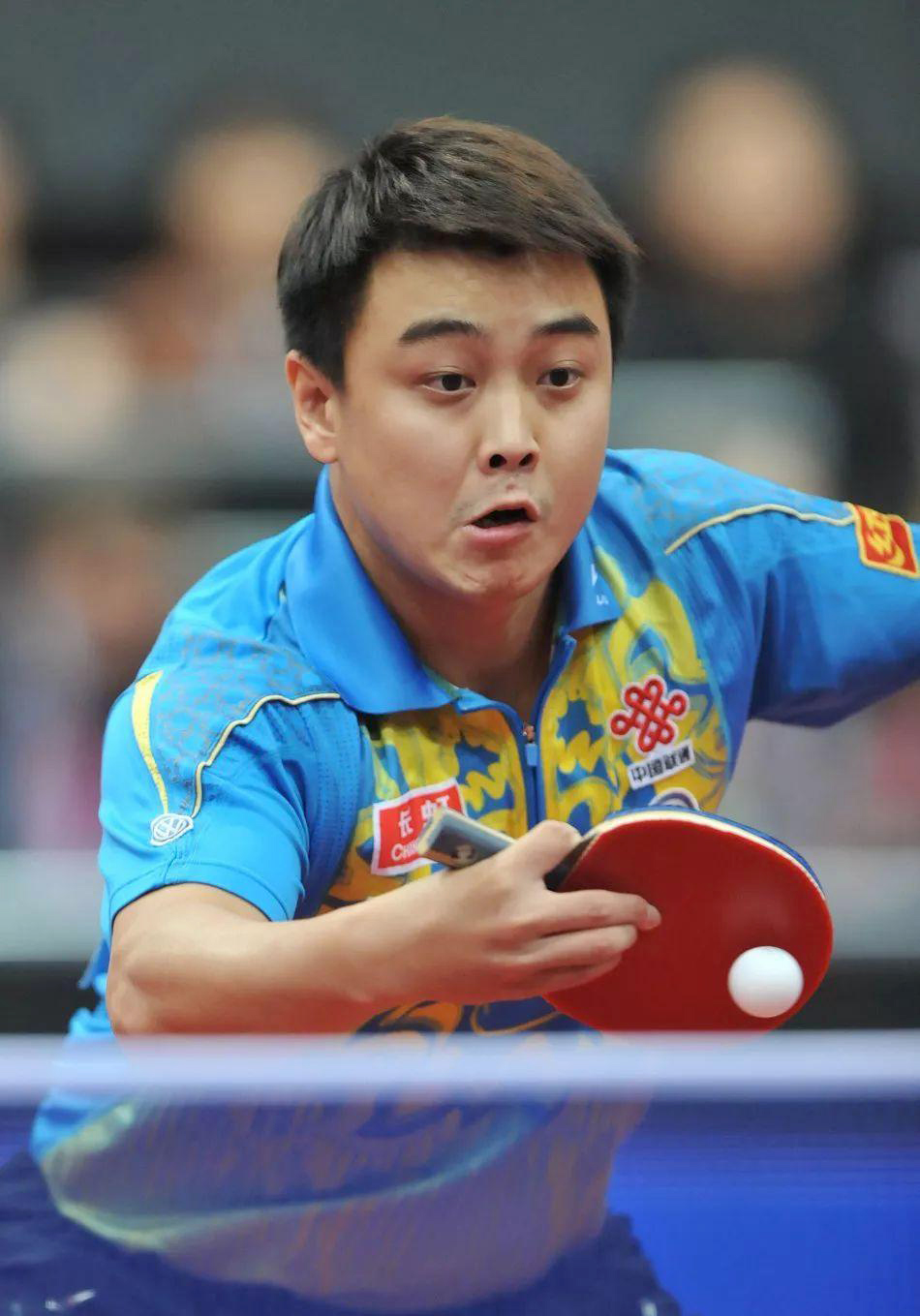 渐渐地,王皓的父母和乒乓球教练发现了他在打乒乓球方面的天赋异于常