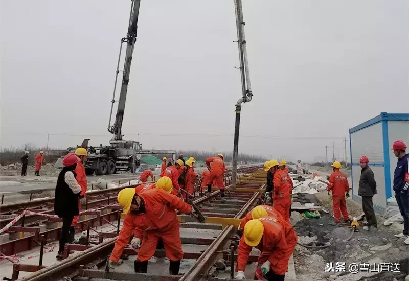 我国西南地区首条有轨电车—成都有轨电车蓉2号线首开段开通运营