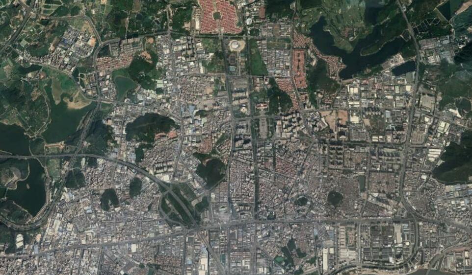 卫星上看广东东莞长安镇：全国十强镇之一，和深圳城区融为一体