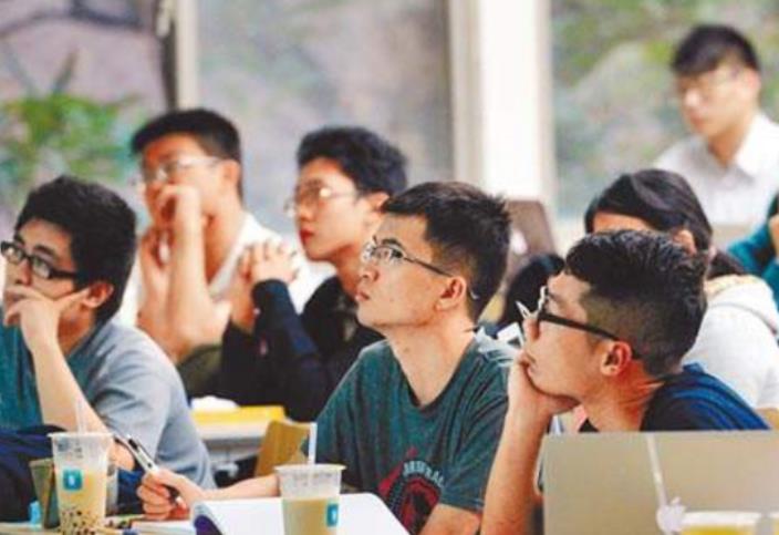 又一捡漏考生火了，高考412分被厦门大学录取，可这学费也太贵了