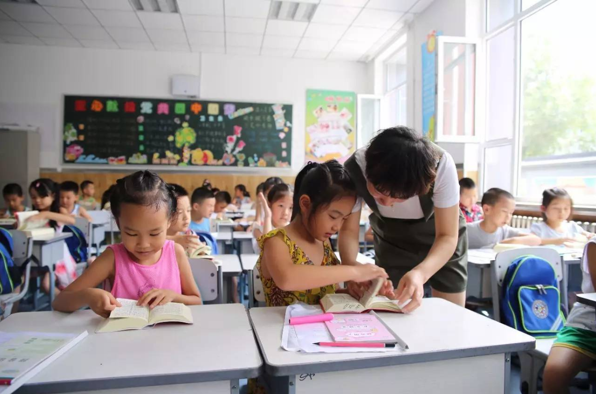 孩子的事儿无小事，公立学校和私立学校选哪个好，多方比较不吃亏