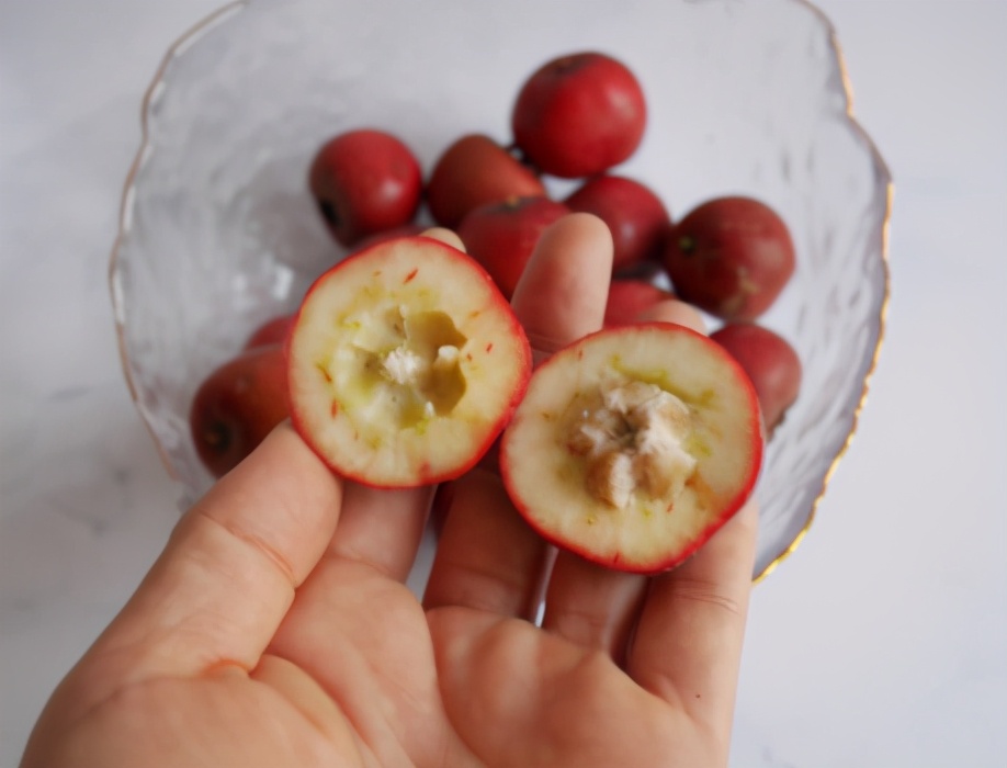 做糖葫芦时，注意“1放2不做”，糖葫芦不粘牙不粘手，嘎嘣脆