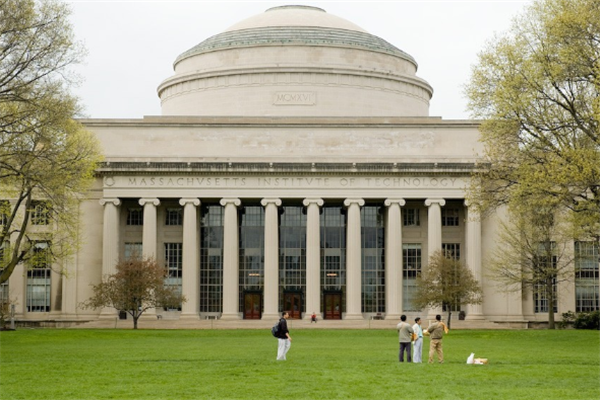 世界排名前十的法学院：耶鲁大学上榜，哈佛大学第一