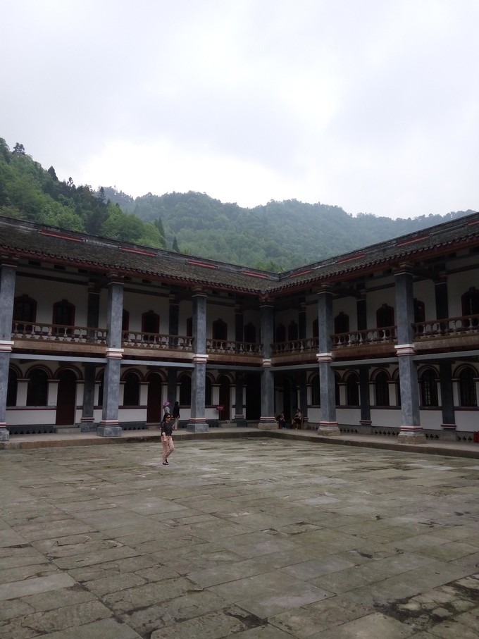 四川彭州白鹿镇二日游“最牛教学楼